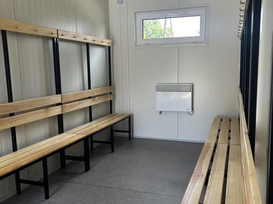 Szatnia, widok wzdłuż modułu