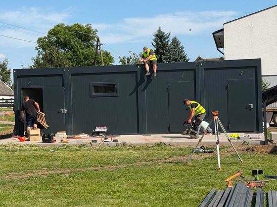 Montaż modułów na przygotowanej płycie
